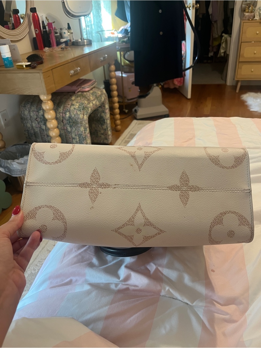 Louis Vuitton Cream & Tan Monogram Tote with Black Handles - Picture 6 of 7